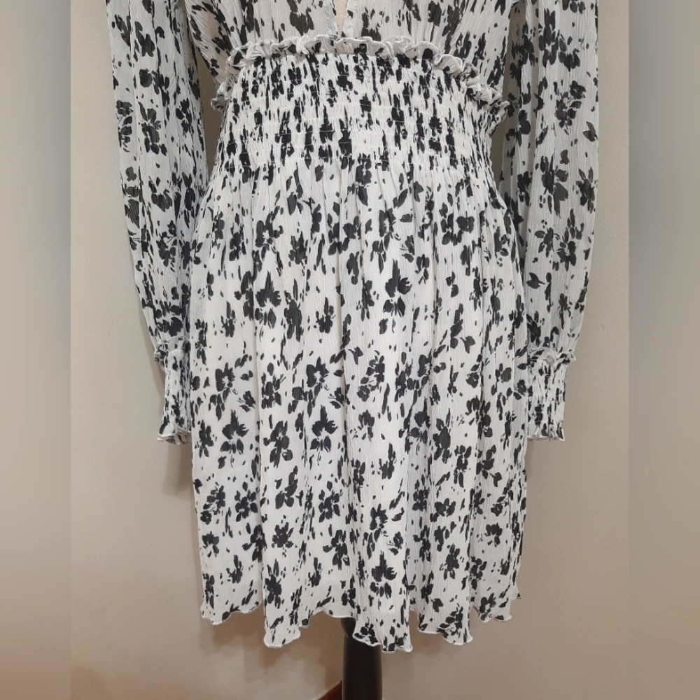 NWT Boratat Deep V-Neck Ruffle Floral Mini Dress - Picture 6 of 9